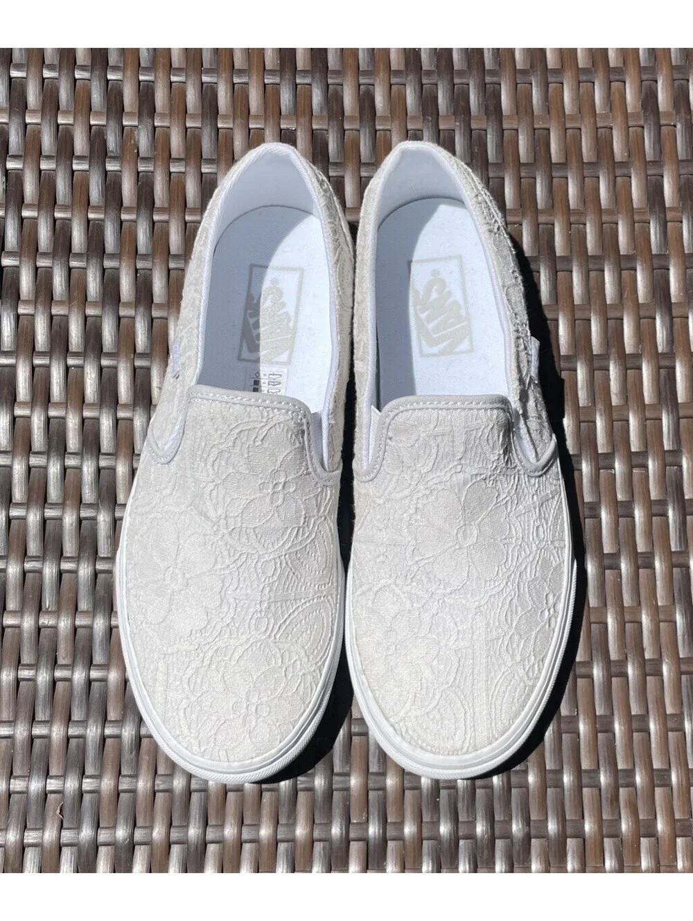 VANS Classic Slip-On Sneakers Floral Lace Pattern Women Size 9.5 Ivory